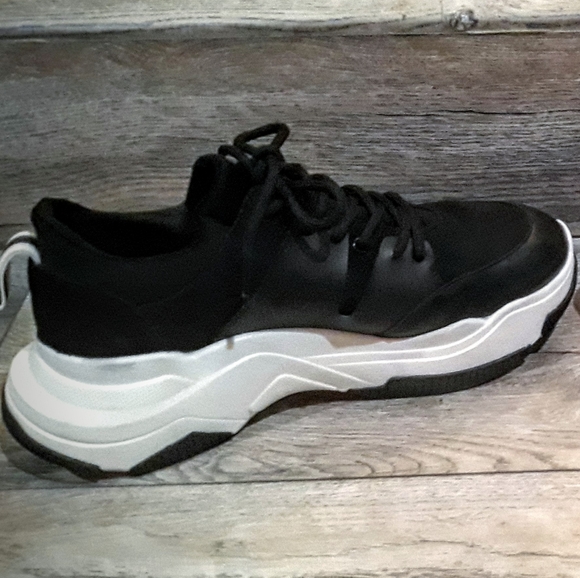 Charles & Keith mesh chunky sneaker - Picture 2 of 8